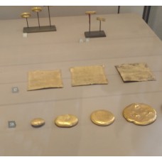 Gold discs and gold sheets
